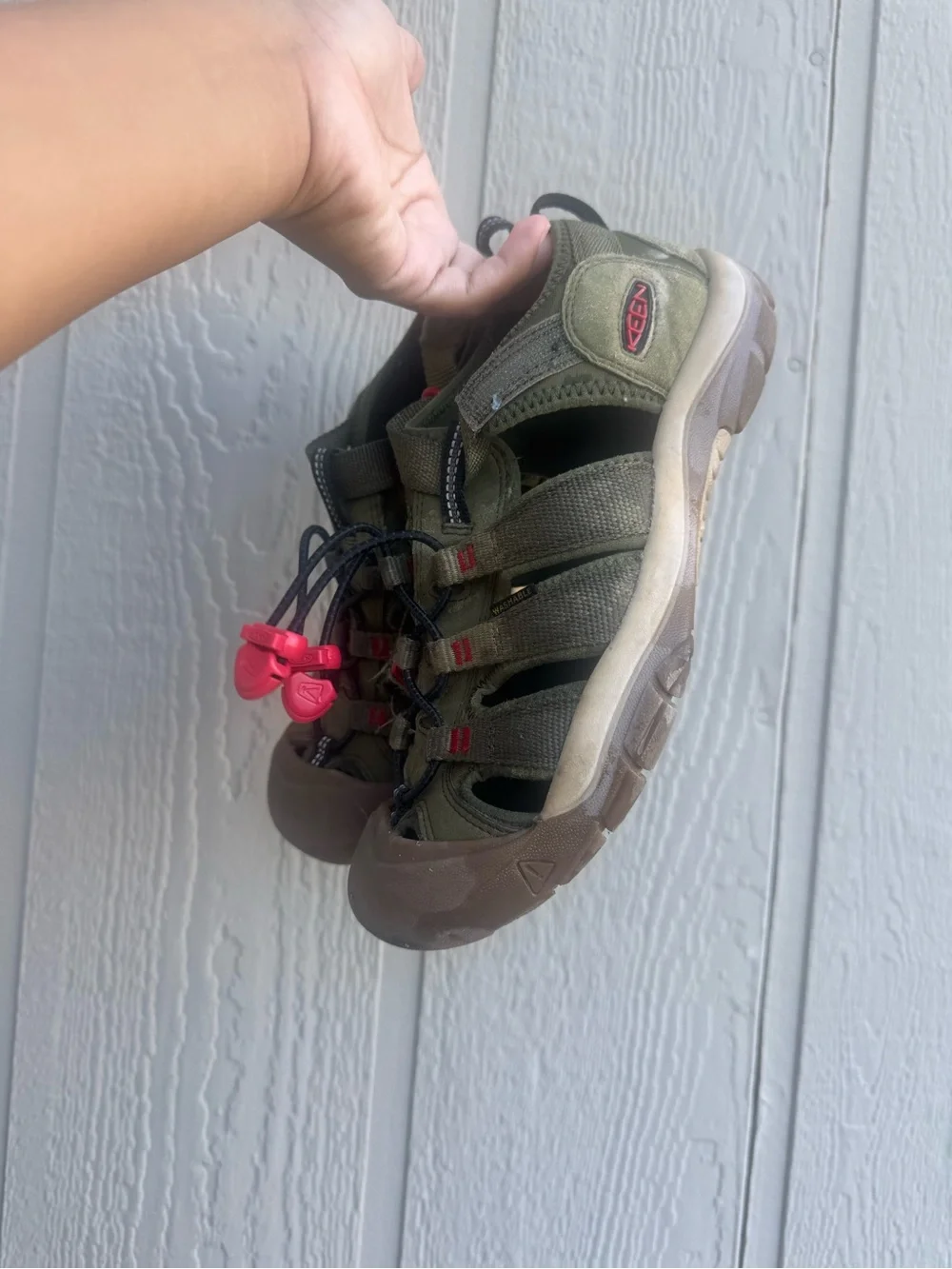 Keen hiking size shoes
